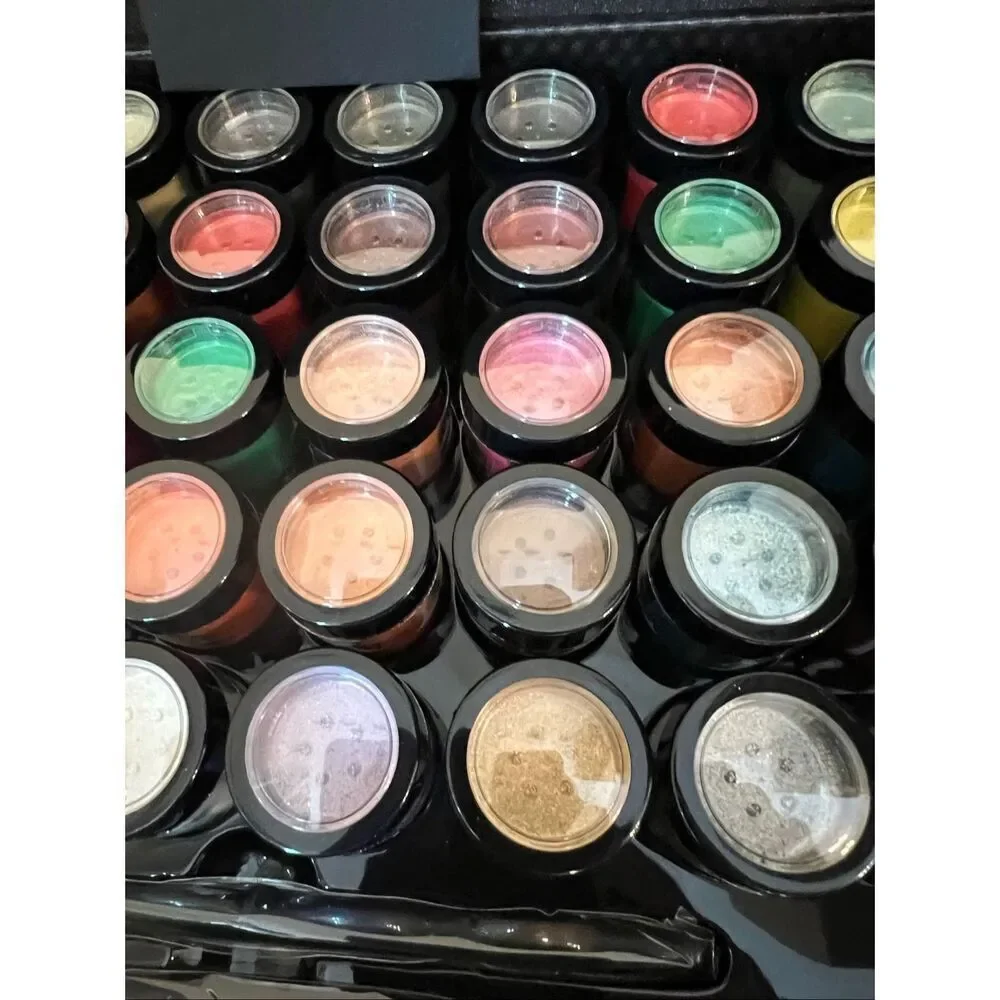 Shany Loose Pearl Eye Shadow Set of 40 Colors Includes 2 Brushes